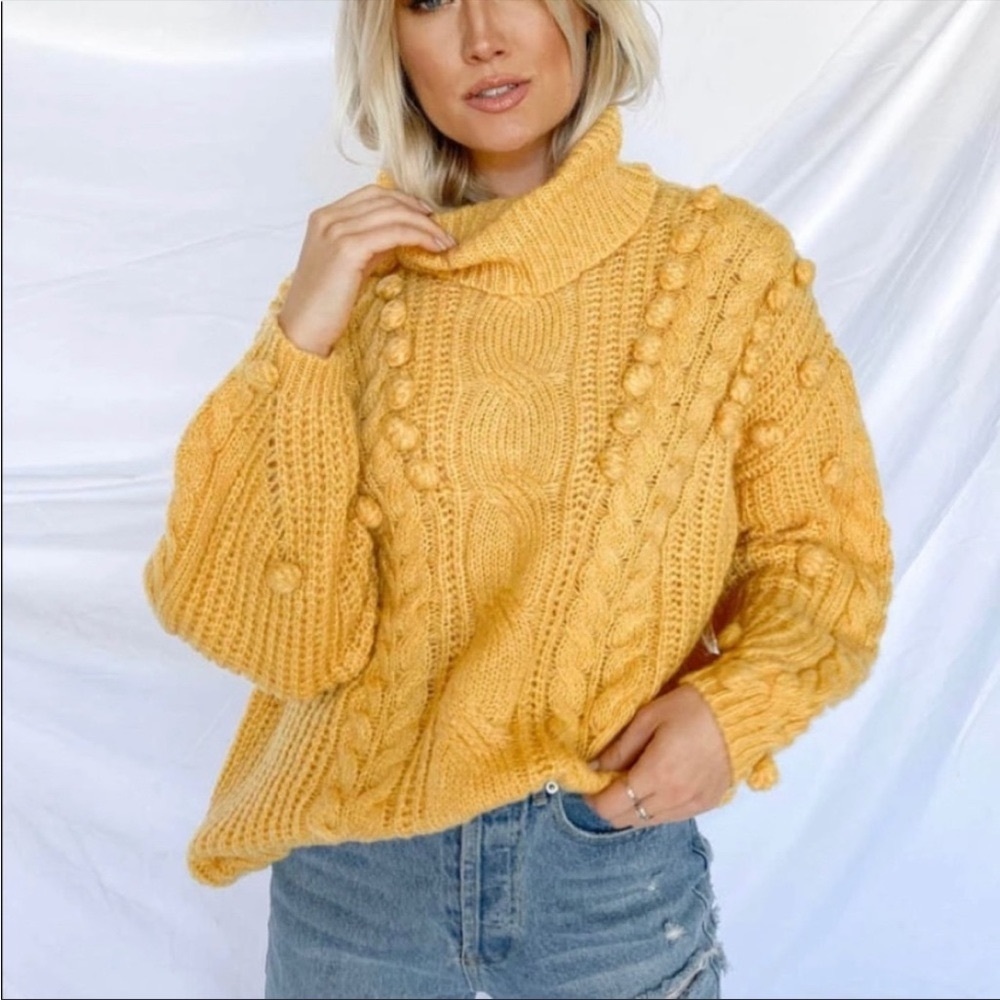 Vestique Women’s Yellow Sweater Size S/M Style #C9990 ~Acrylic